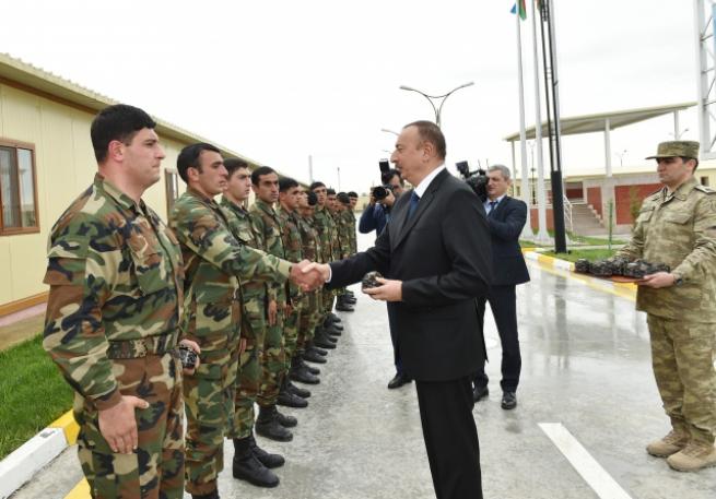 Aliyev, cephe hattında incelemelerde bulundu 1
