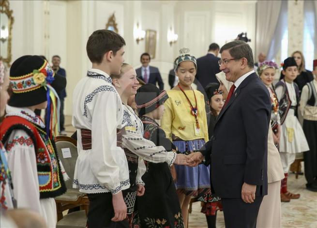 Başbakan Davutoğlu, 23 Nisan Çocuk Şenliği'ne katılacak çocukları k 2