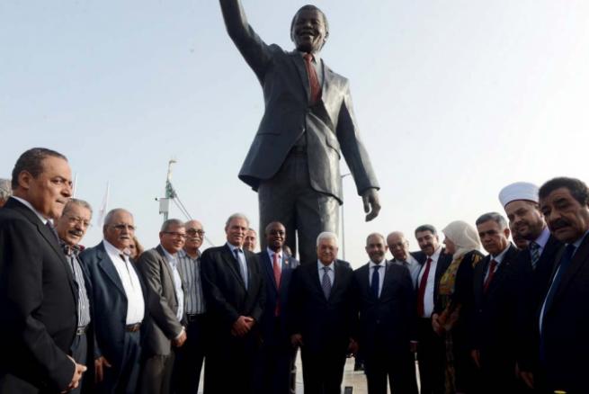 Filistin'de 'en büyük' Mandela heykeli 5