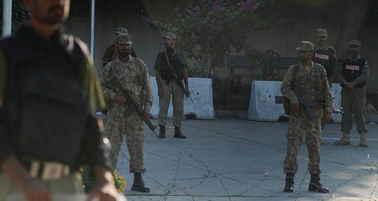 Pakistan'da üniversiteye saldırı
