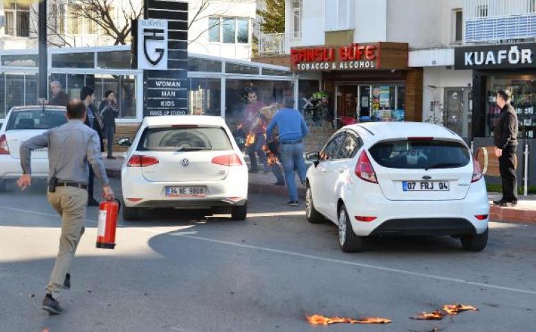 Belediyenin Önünde Kendini Ateşe Verdi