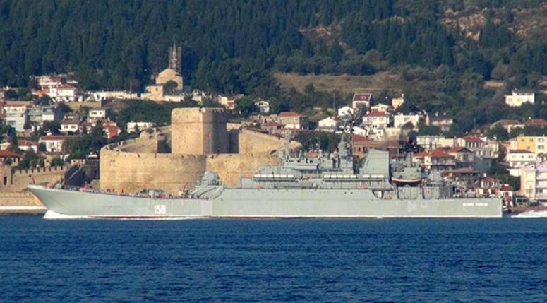 İki Rus savaş gemisi Çanakkale Boğazı'ndan geçti