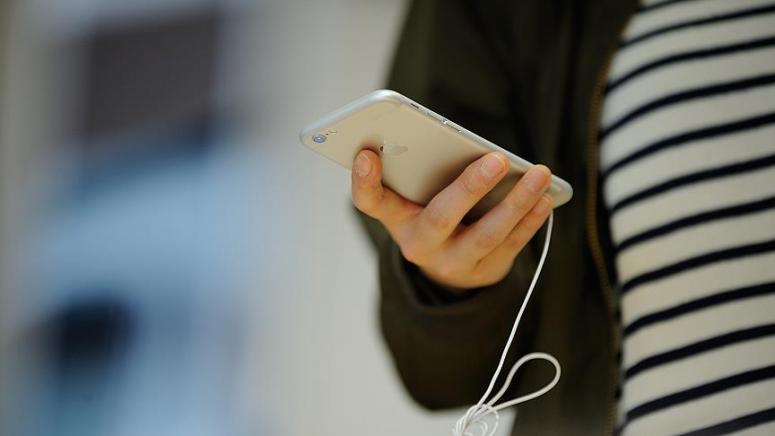 Gençler bir günün 4 saatini akıllı telefonlarında harcıyor