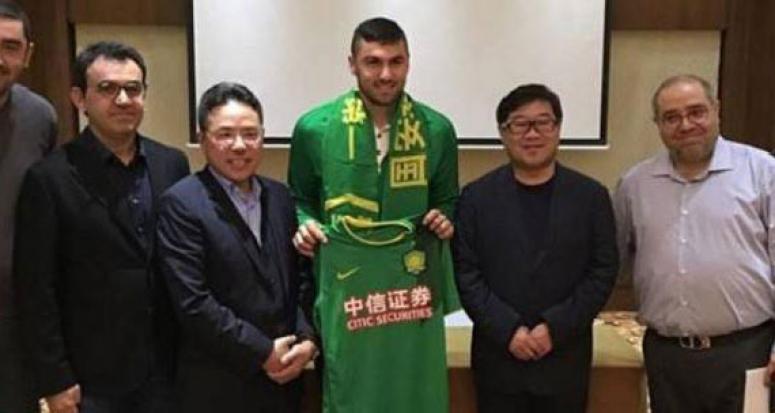 Burak Yılmaz yeni formasıyla objektiflerde