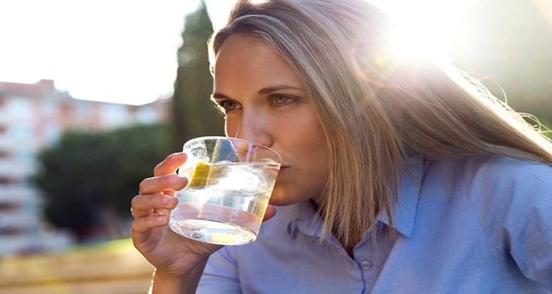 Sabahları ılık limonlu su içmenin 7 yararı
