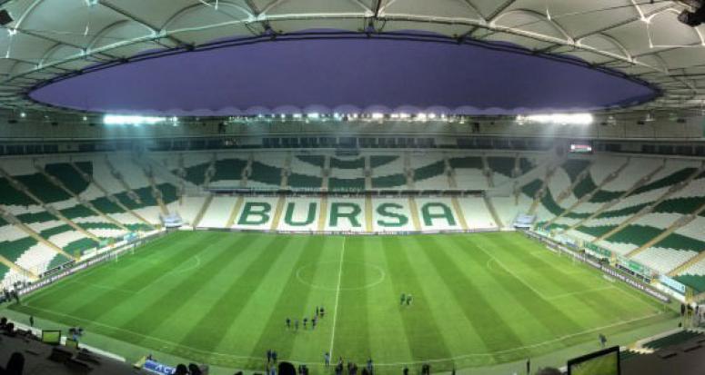 Bursa'da olaylı maç: 2. yarı 15 dakika geç başladı