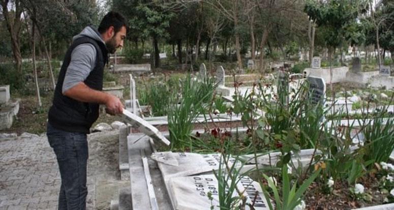 Mezarlıktaki Türk bayraklarına hain saldırı!
