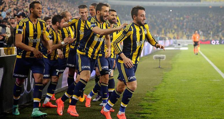 Derbinin galibi Fenerbahçe liderlik koltuğuna oturdu