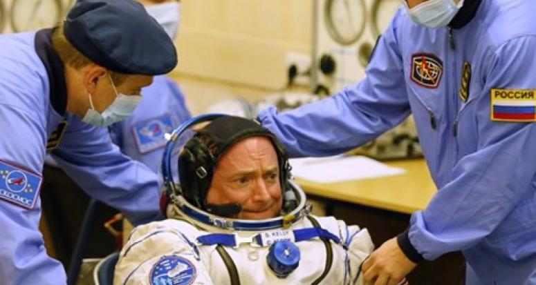 ABD'li astronot uzaydan 5 santim uzayarak döndü