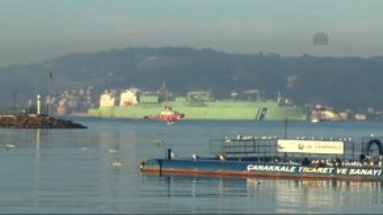 Doğalgaz tankeri Çanakkale Boğazı'ndan geçti