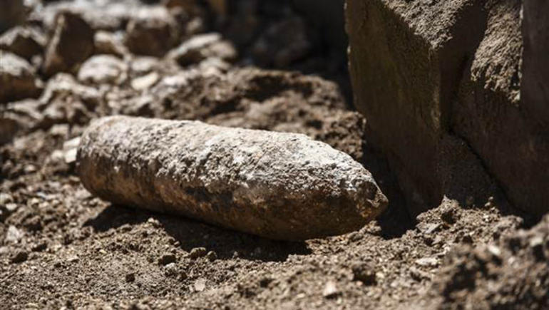 300 yıllık handa patlamamış top mermisi bulundu