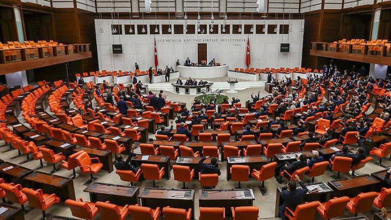 Memurlar dikkat! Doğum izni için yeni haklar yasalaştı