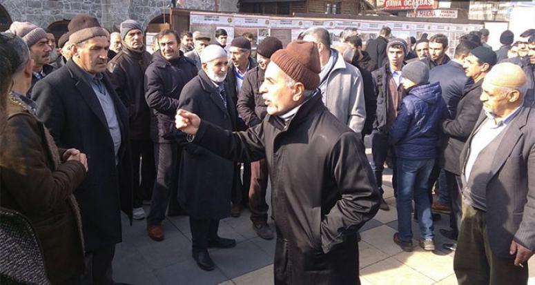 Diyarbakırlılar Cuma namazı sonrası HDP ve PKK'ya isyan etti