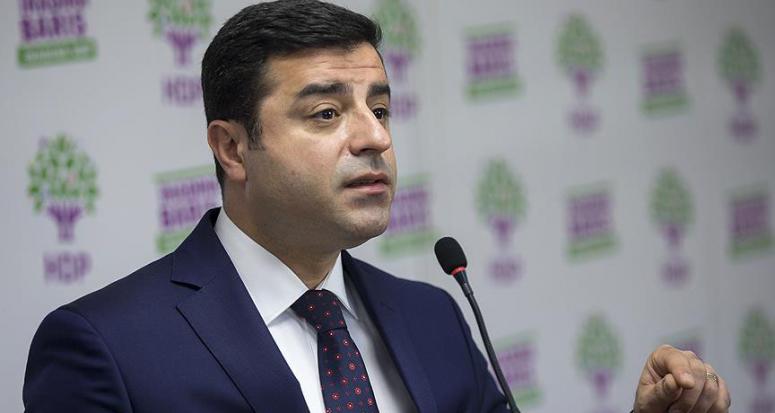Demirtaş Sur'a asılan Türk bayrağından rahatsız oldu