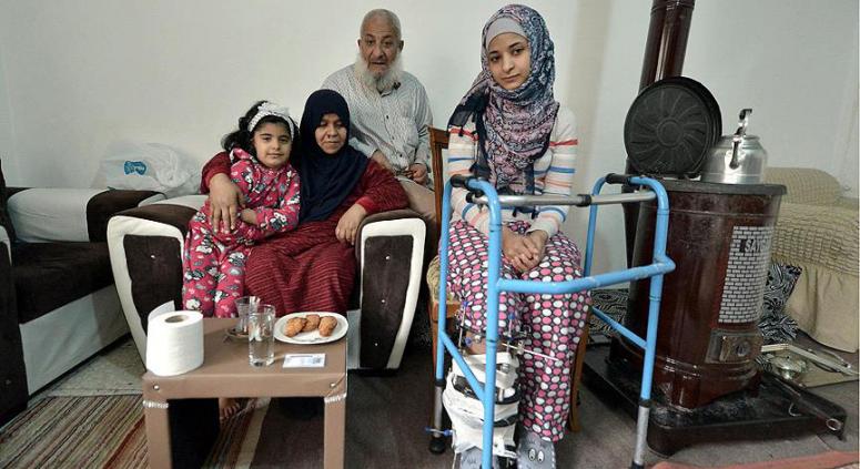 Suriyeli küçük Asiye şimdi daha mutlu