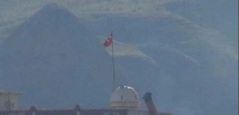 Cizre'de Türk bayrağı çekildi