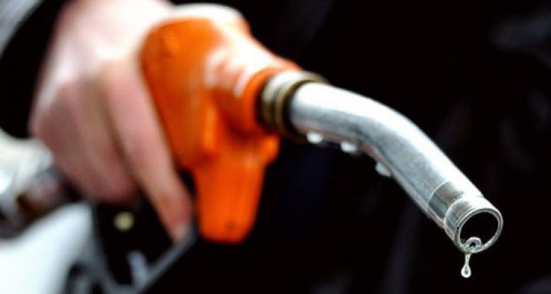 Bir indirimde benzine geldi
