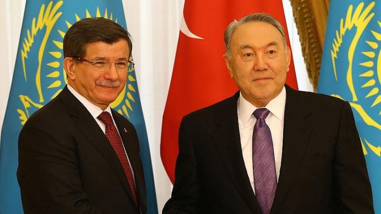 Başbakan Davutoğlu, Kazakistan Cumhurbaşkanı Nazarbayev ile görüştü