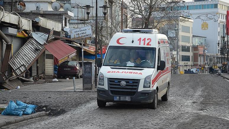Polise atmak istediği patlayıcı elinde infilak etti