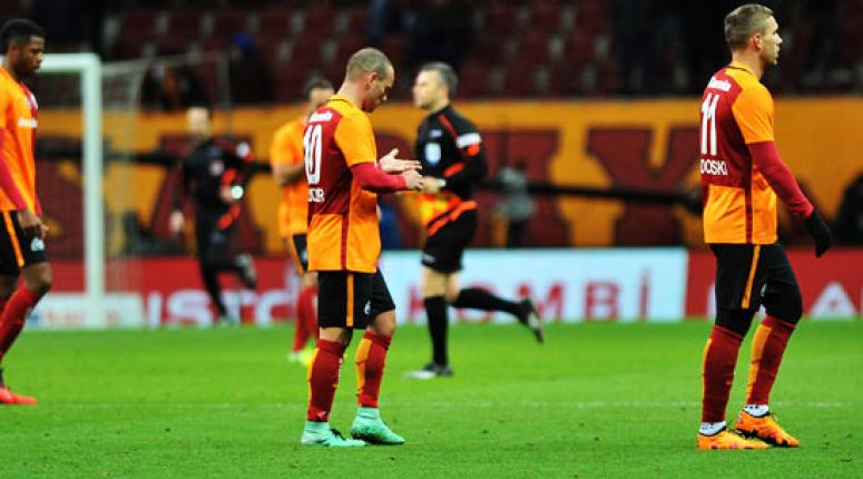 Arena'da gülen yok!