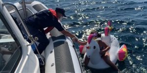 Denizde sürüklenen 2 çocuğun imdadına Sahil Güvenlik yetişti!