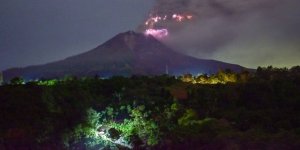 Endonezya'da Sinabung Yanardağı'nda hareketlilik