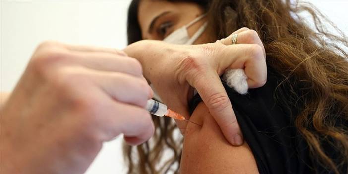Dünya genelinde 904 milyon dozdan fazla Kovid-19 aşısı yapılırken Türkiye 7. sırada yer aldı