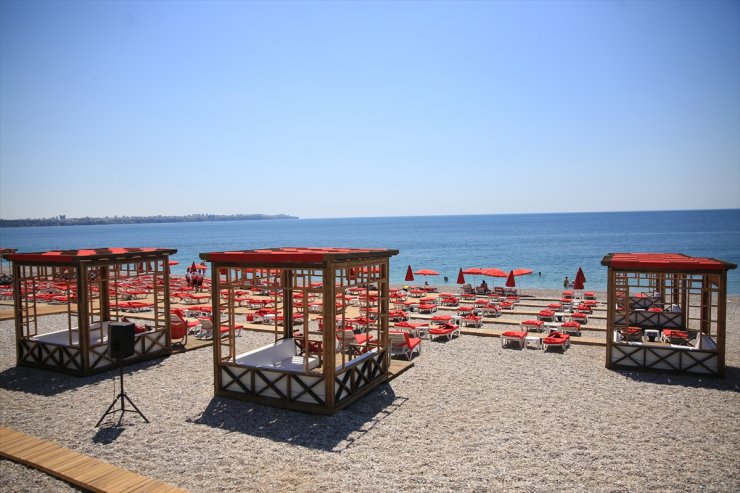 Güvenlik güçleri tatil bölgelerinde göz açtırmadı! Ünlü plajlar boş kaldı