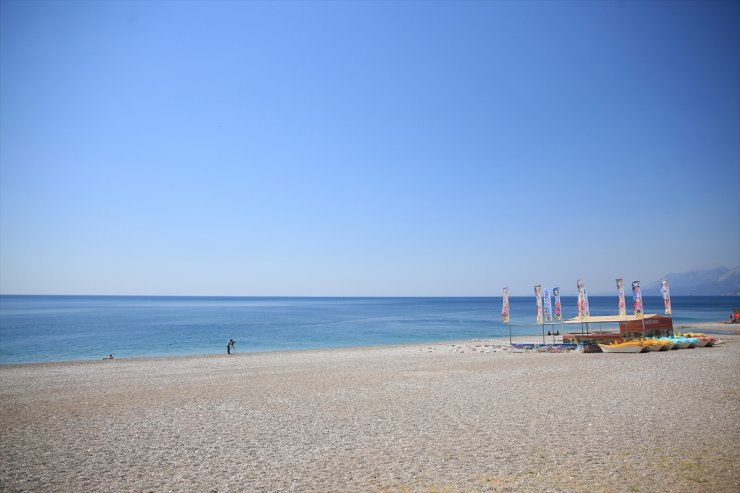 Güvenlik güçleri tatil bölgelerinde göz açtırmadı! Ünlü plajlar boş kaldı
