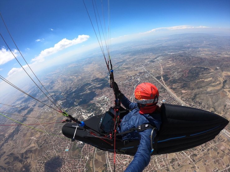 8 Saat 15 Dakika Havada Kalarak Çorum'dan Konya'ya Yamaç Paraşütü İle Uçtu