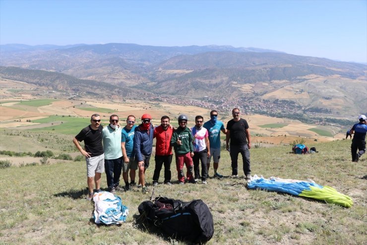 8 Saat 15 Dakika Havada Kalarak Çorum'dan Konya'ya Yamaç Paraşütü İle Uçtu