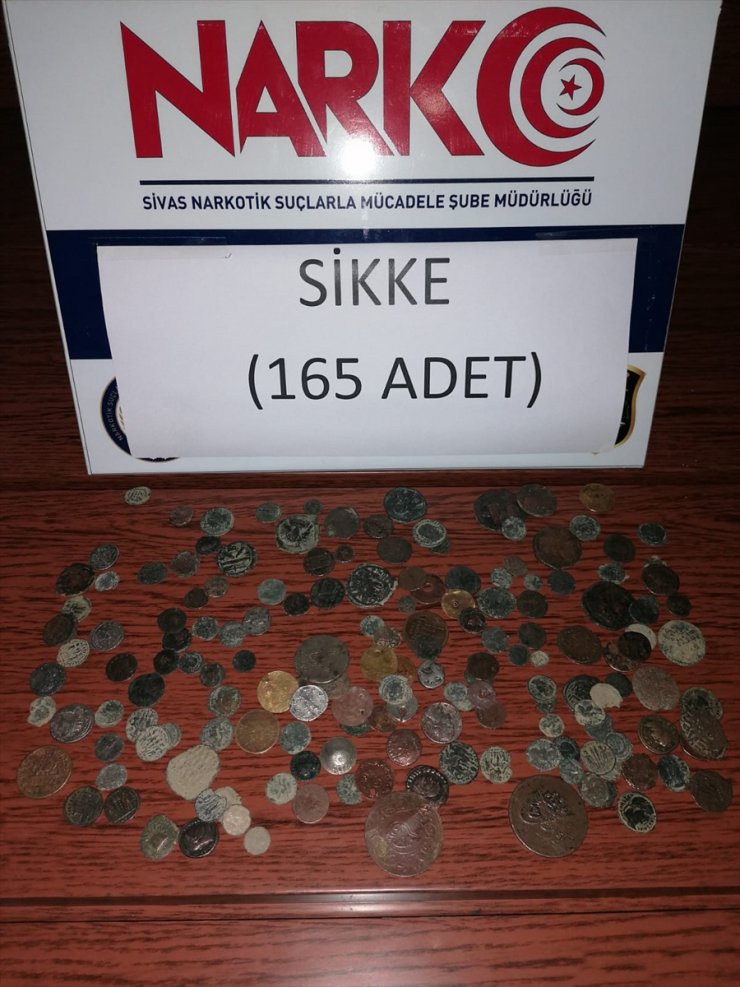 Sivas'ta tarihi eserlerimize göz dikenler paketlendi! 195 parça tarihi eser ele geçirildi