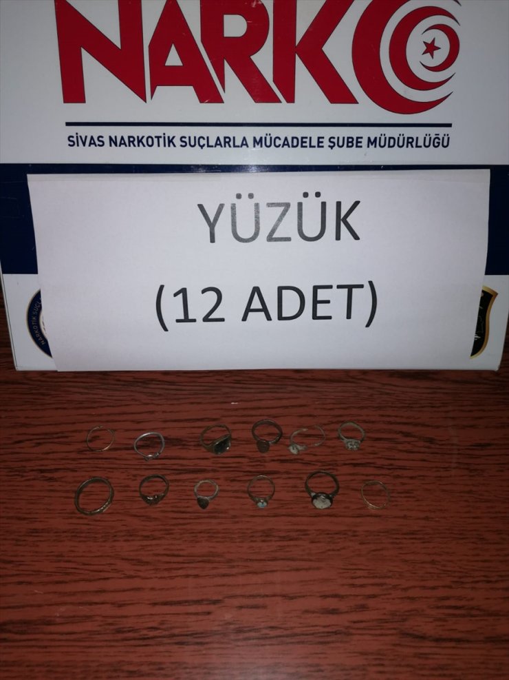 Sivas'ta tarihi eserlerimize göz dikenler paketlendi! 195 parça tarihi eser ele geçirildi