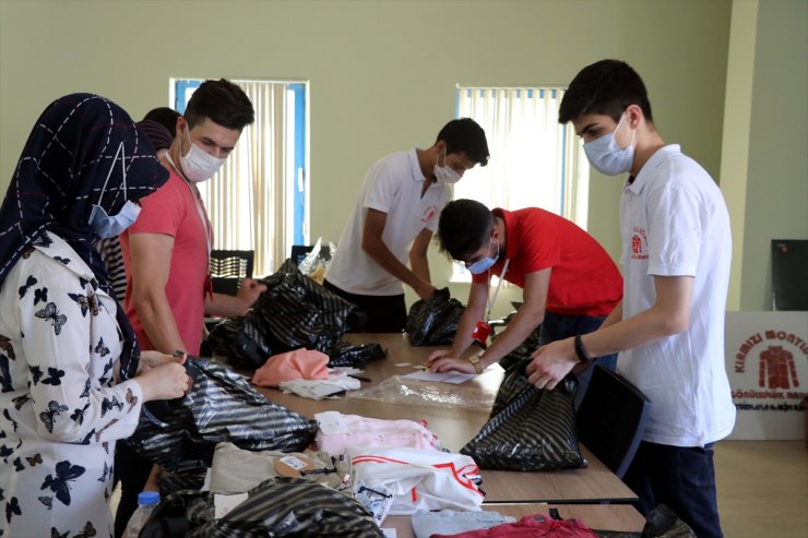 Depremzede Çocuklara "Bayramlık" İçin Seferber Oldular