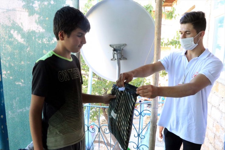 Depremzede Çocuklara "Bayramlık" İçin Seferber Oldular