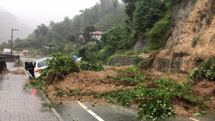 Önleminizi alın uyarısı yapılmıştı! Rize'de korkulan oldu!