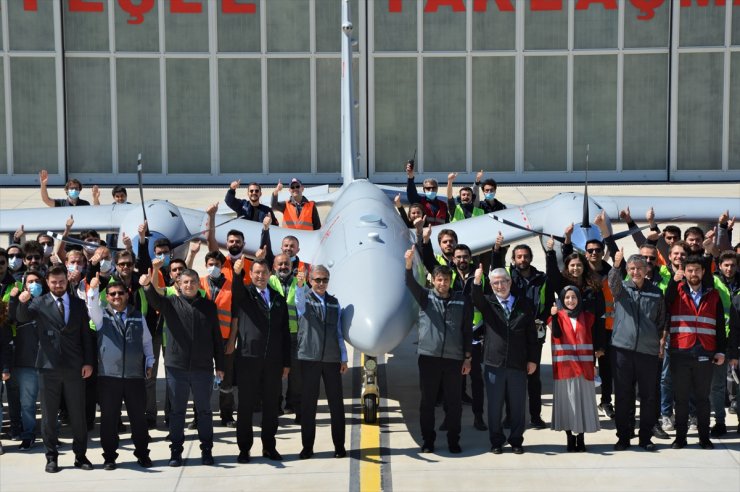 Bayraktar Akıncı TİHA, ilk atış testini başarıyla tamamladı