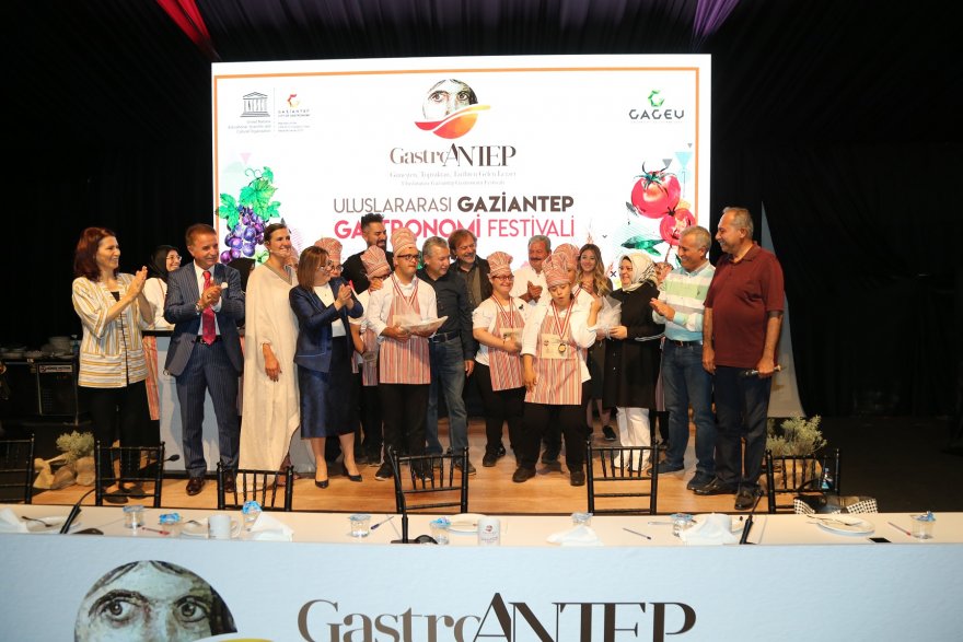 gastronomi-festivali’nin-son-gunu-renkli-gecti-(3).jpeg