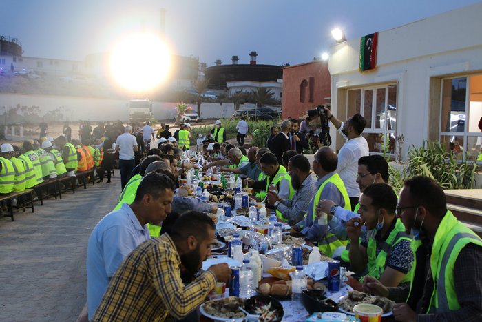 libya-basbakani-turk-iscilerle-iftarda.jpg